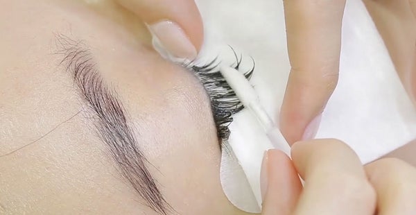 how to-apply-remove-eyelash-extension